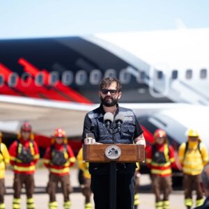 Boric Y Avión Para Incendios