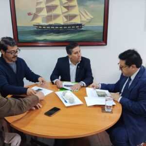 Robinson flores en reunión