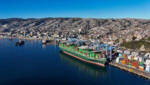 Puerto Valparaíso recibió a uno de los buques más grandes arribados al país